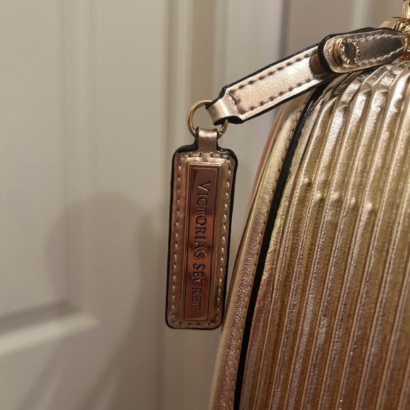 Victoria Secret Gold Designer Chain Shoulder Bag - Picture 5 of 10